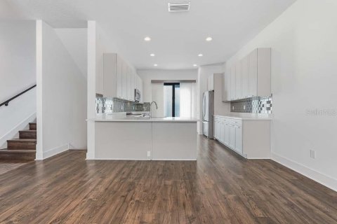 Touwnhouse à louer à Tampa, Floride: 2 chambres, 162.39 m2 № 2410455 - photo 12