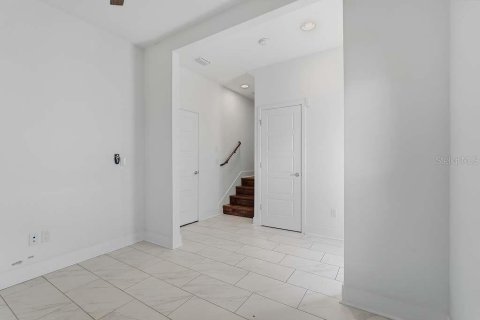 Touwnhouse à louer à Tampa, Floride: 2 chambres, 162.39 m2 № 2410455 - photo 9