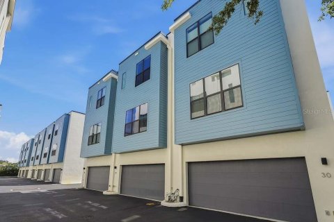 Touwnhouse à louer à Tampa, Floride: 2 chambres, 162.39 m2 № 2410455 - photo 4