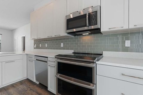 Touwnhouse à louer à Tampa, Floride: 2 chambres, 162.39 m2 № 2410455 - photo 15
