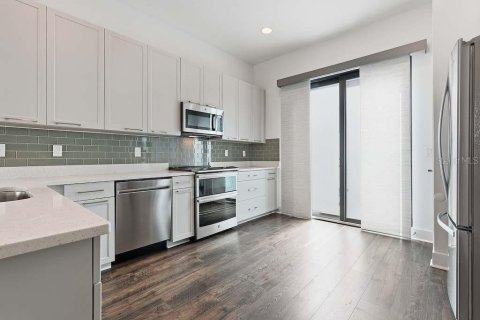 Touwnhouse à louer à Tampa, Floride: 2 chambres, 162.39 m2 № 2410455 - photo 18