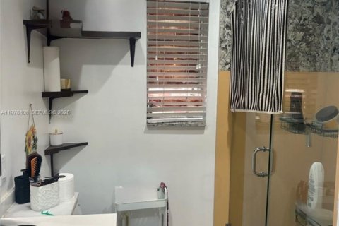 Commercial property in Miami, Florida 302.12 sq.m. № 2044574 - photo 5