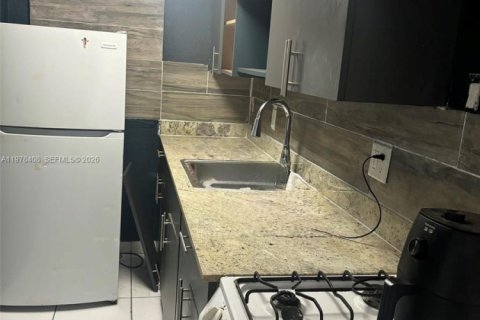 Commercial property in Miami, Florida 302.12 sq.m. № 2044574 - photo 7