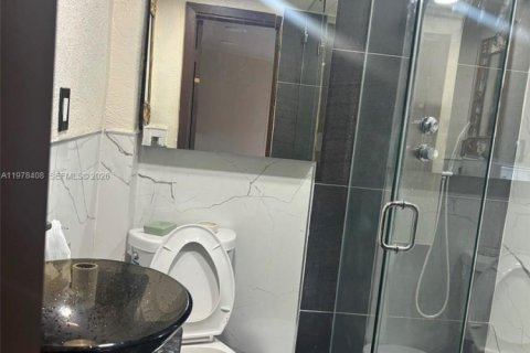 Commercial property in Miami, Florida 302.12 sq.m. № 2044574 - photo 3