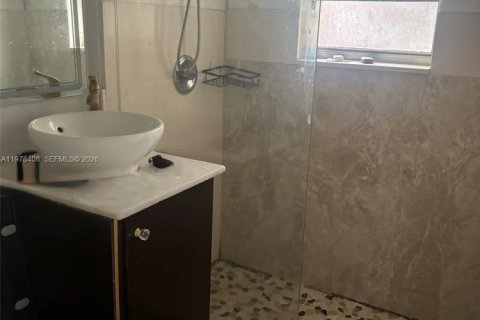 Commercial property in Miami, Florida 302.12 sq.m. № 2044574 - photo 6