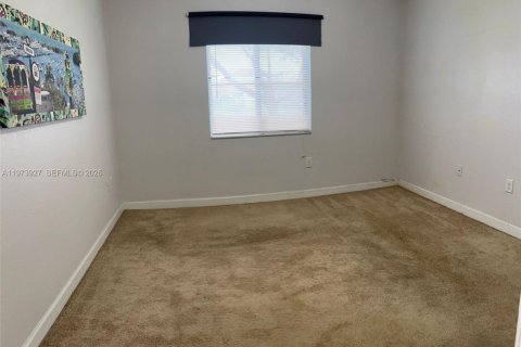 Снять в аренду кондоминиум в Катлер-Бей, Флорида 2 спальни, 75.16м2, № 2033540 - фото 23