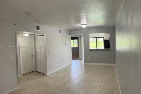 Снять в аренду кондоминиум в Катлер-Бей, Флорида 2 спальни, 75.16м2, № 2033540 - фото 11