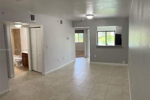 Снять в аренду кондоминиум в Катлер-Бей, Флорида 2 спальни, 75.16м2, № 2033540 - фото 29