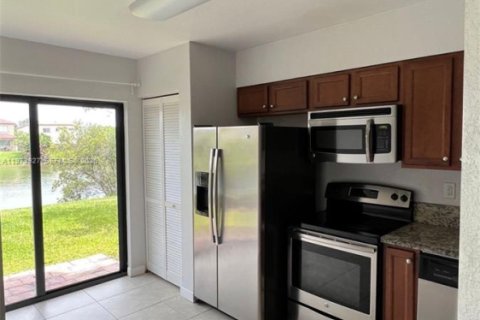 Снять в аренду кондоминиум в Катлер-Бей, Флорида 2 спальни, 75.16м2, № 2033540 - фото 7