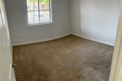 Снять в аренду кондоминиум в Катлер-Бей, Флорида 2 спальни, 75.16м2, № 2033540 - фото 14