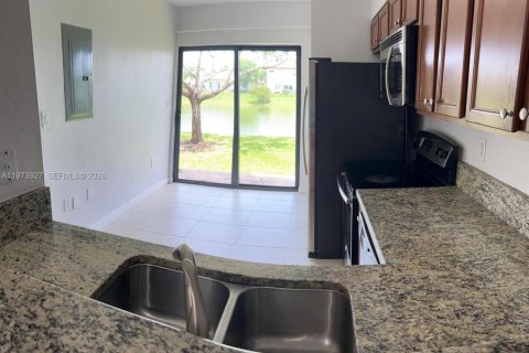 Снять в аренду кондоминиум в Катлер-Бей, Флорида 2 спальни, 75.16м2, № 2033540 - фото 8