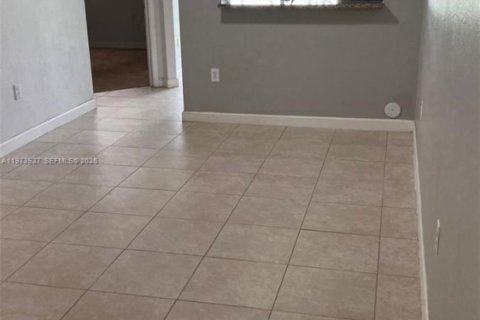 Снять в аренду кондоминиум в Катлер-Бей, Флорида 2 спальни, 75.16м2, № 2033540 - фото 27