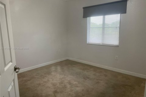 Снять в аренду кондоминиум в Катлер-Бей, Флорида 2 спальни, 75.16м2, № 2033540 - фото 17