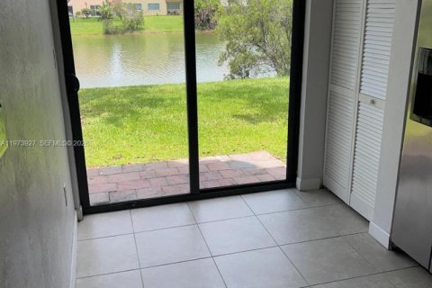 Снять в аренду кондоминиум в Катлер-Бей, Флорида 2 спальни, 75.16м2, № 2033540 - фото 30