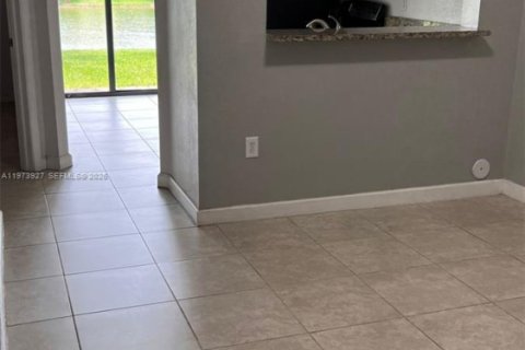 Снять в аренду кондоминиум в Катлер-Бей, Флорида 2 спальни, 75.16м2, № 2033540 - фото 26