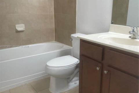 Снять в аренду кондоминиум в Катлер-Бей, Флорида 2 спальни, 75.16м2, № 2033540 - фото 18