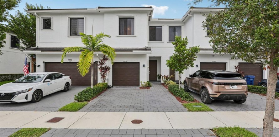 Adosado en Homestead, Florida 3 dormitorios, 142.14 m2 № 2191582