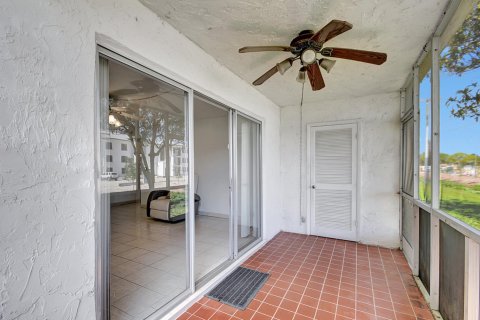 Condominio en venta en Palm Springs, Florida, 2 dormitorios, 92.34 m2 № 666943 - foto 1