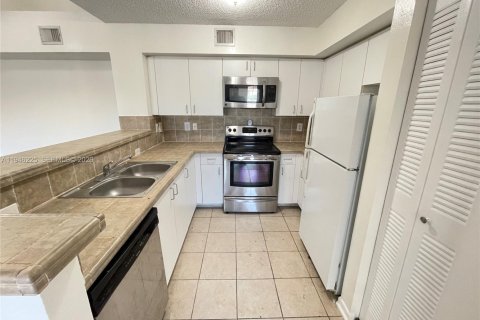 Condo in West Palm Beach, Florida, 2 bedrooms  № 2002739 - photo 5