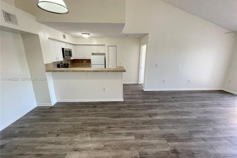 Condo in West Palm Beach, Florida, 2 bedrooms  № 2002739 - photo 3