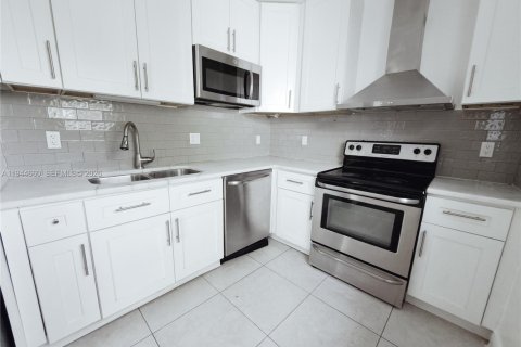 Купить виллу или дом в Майами, Флорида 3 спальни, 131.18м2, № 2001117 - фото 18