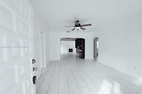 Купить виллу или дом в Майами, Флорида 3 спальни, 131.18м2, № 2001117 - фото 12
