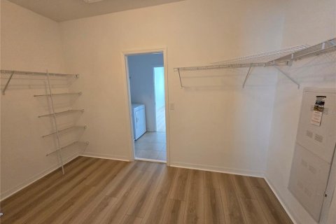 Снять в аренду виллу или дом в Ривервью, Флорида 11 комнат, 296.17м2, № 1873517 - фото 25