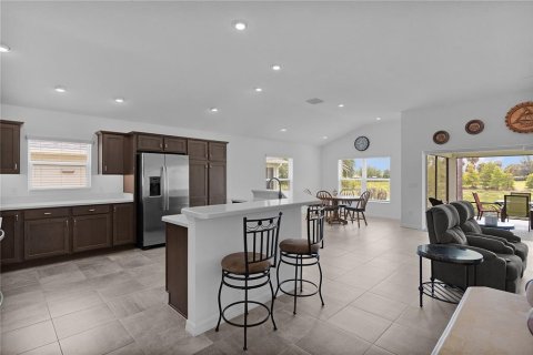 House in The Villages, Florida 3 bedrooms, 185.34 sq.m. № 2100913 - photo 8