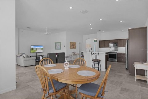 House in The Villages, Florida 3 bedrooms, 185.34 sq.m. № 2100913 - photo 13