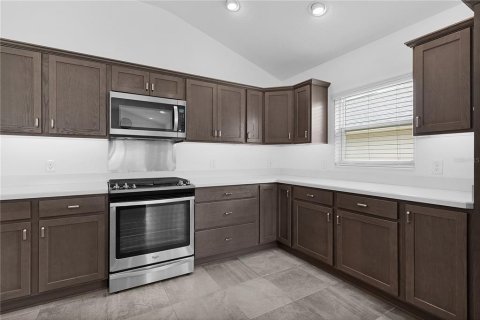 House in The Villages, Florida 3 bedrooms, 185.34 sq.m. № 2100913 - photo 9