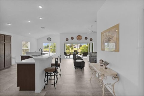 House in The Villages, Florida 3 bedrooms, 185.34 sq.m. № 2100913 - photo 7
