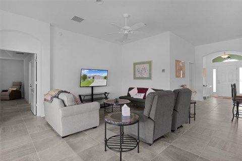 House in The Villages, Florida 3 bedrooms, 185.34 sq.m. № 2100913 - photo 14