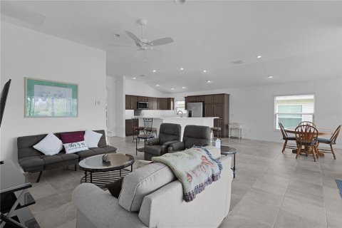 House in The Villages, Florida 3 bedrooms, 185.34 sq.m. № 2100913 - photo 15