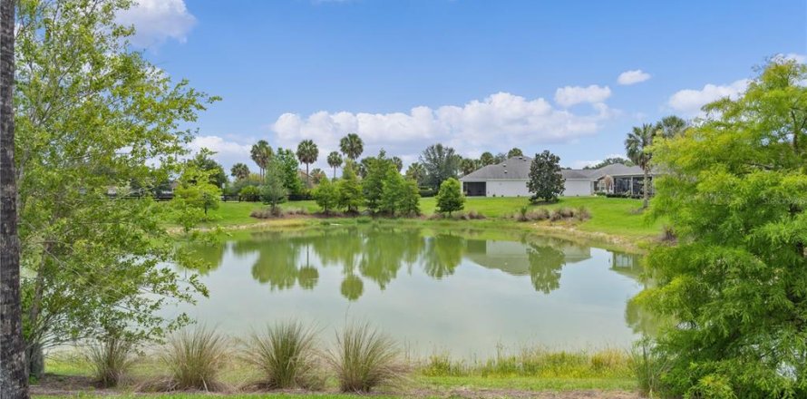 House in The Villages, Florida 3 bedrooms, 185.34 sq.m. № 2100913