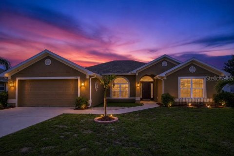 Villa ou maison à vendre à Punta Gorda, Floride: 4 chambres, 217.3 m2 № 2156675 - photo 6