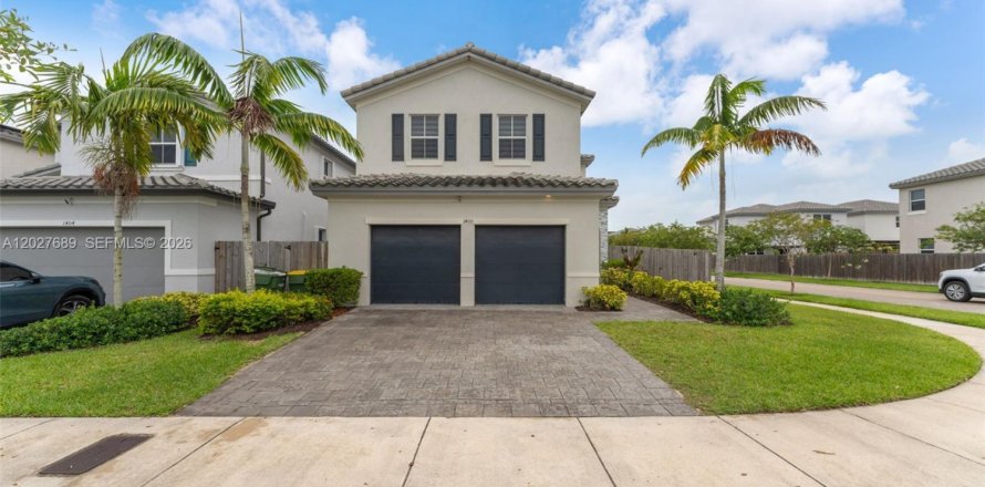 House in Homestead, Florida 3 bedrooms, 188.03 sq.m. № 2078114