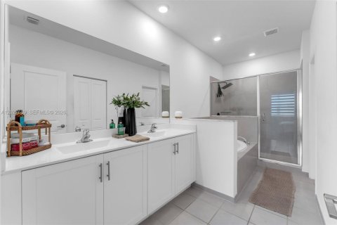 House in Homestead, Florida 3 bedrooms, 188.03 sq.m. № 2078114 - photo 16