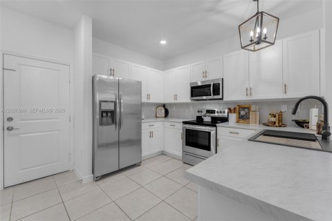 House in Homestead, Florida 3 bedrooms, 188.03 sq.m. № 2078114 - photo 10