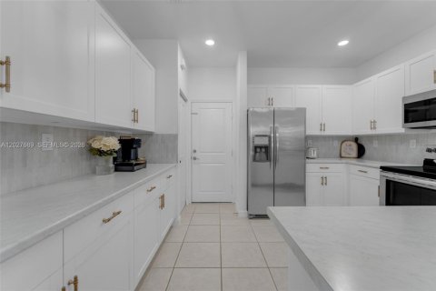 House in Homestead, Florida 3 bedrooms, 188.03 sq.m. № 2078114 - photo 9