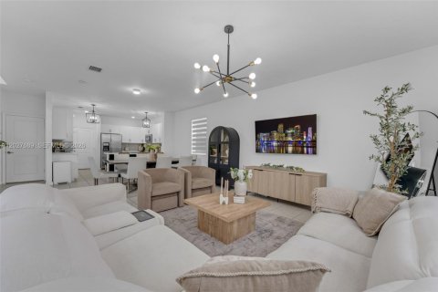 House in Homestead, Florida 3 bedrooms, 188.03 sq.m. № 2078114 - photo 7