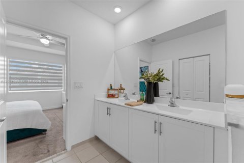 House in Homestead, Florida 3 bedrooms, 188.03 sq.m. № 2078114 - photo 18