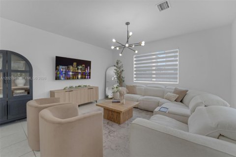 House in Homestead, Florida 3 bedrooms, 188.03 sq.m. № 2078114 - photo 6