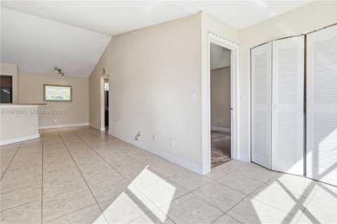 Condo in Sunrise, Florida, 1 bedroom  № 2033974 - photo 10
