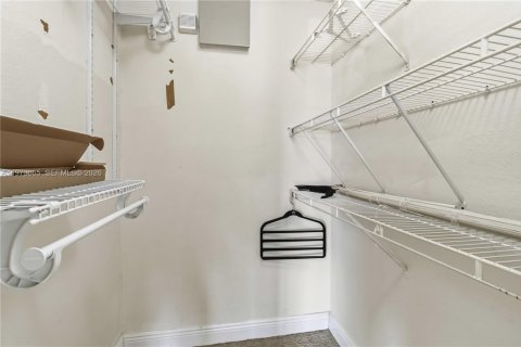 Condo in Sunrise, Florida, 1 bedroom  № 2033974 - photo 23