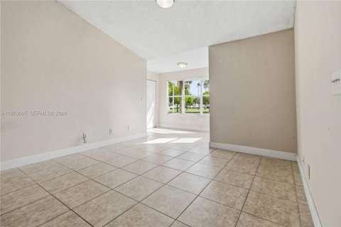 Condo in Sunrise, Florida, 1 bedroom  № 2033974 - photo 6