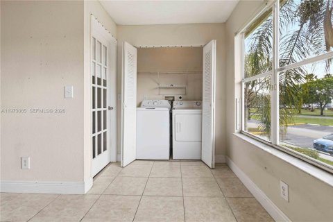 Condo in Sunrise, Florida, 1 bedroom  № 2033974 - photo 17