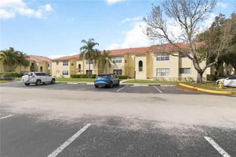 Condo in Sunrise, Florida, 1 bedroom  № 2033974 - photo 2
