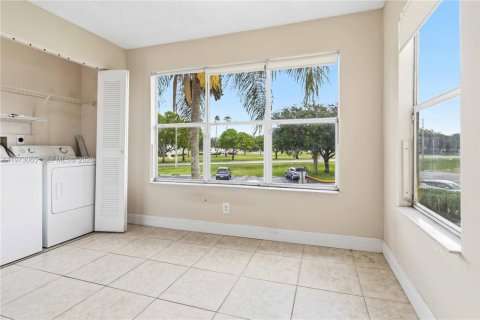 Condo in Sunrise, Florida, 1 bedroom  № 2033974 - photo 16
