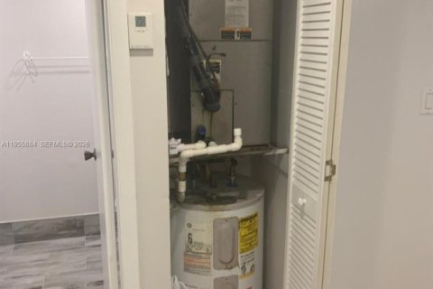 Condominio en alquiler en Miami, Florida, 1 dormitorio, 65.5 m2 № 2009893 - foto 7