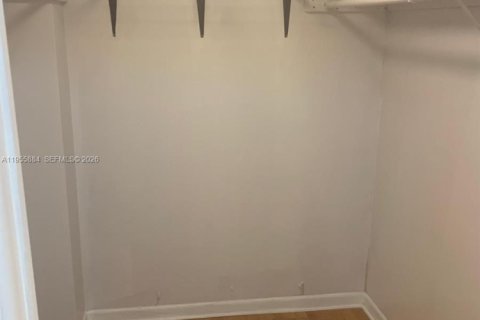 Condominio en alquiler en Miami, Florida, 1 dormitorio, 65.5 m2 № 2009893 - foto 12